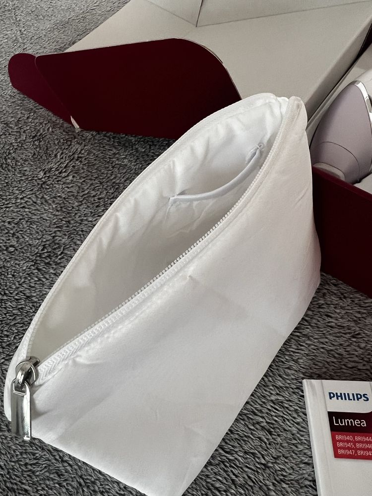 Фотоепилатор Philips Lumea Prestige – пълен комплект с 3 приставки