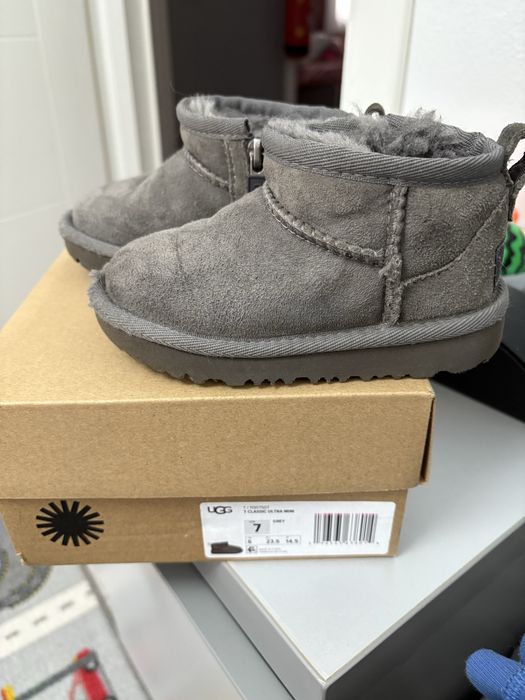 Vand Ugg marimea 23,5