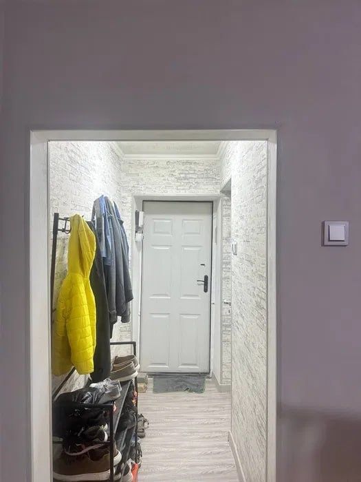 Sotiladi Квартира Саракулька 2//4//5 кирпич балкон 2*6