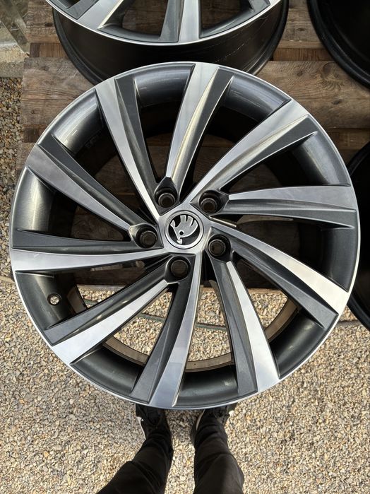18 цола 5 х 112 мм Шкода Октавия , Фолксваген Голф , Skoda , VW
