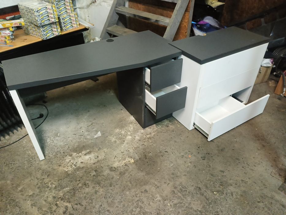 Vand birou, masa din doua parti