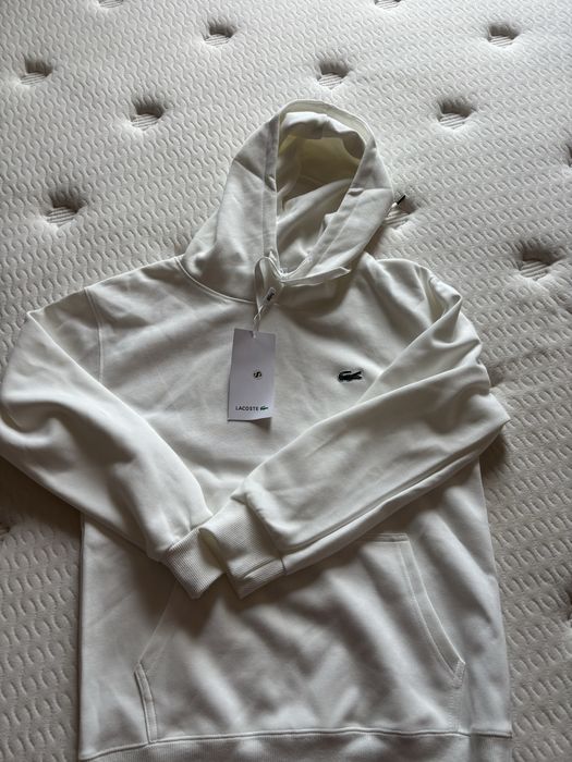 Чисто нов Lacoste суичер