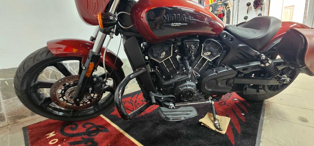Motocicleta Indian Scout Rogue