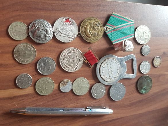 Стари монети стотинки лева медали сувенири и ретро химикал