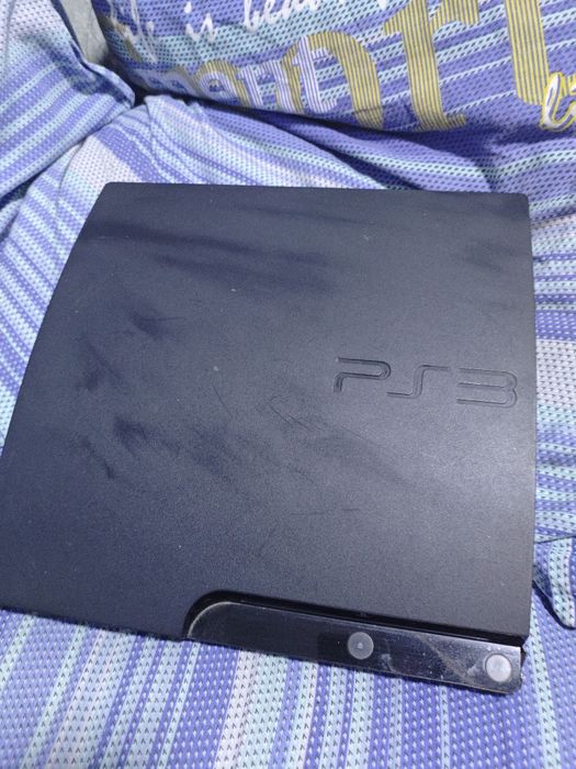 Предам ps3 рабочий есть 2 джостика итд писать в элес