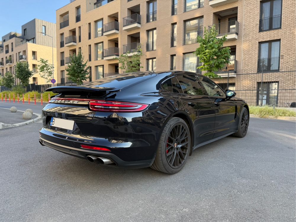 Porsche Panamera 4S Matrix Chrono