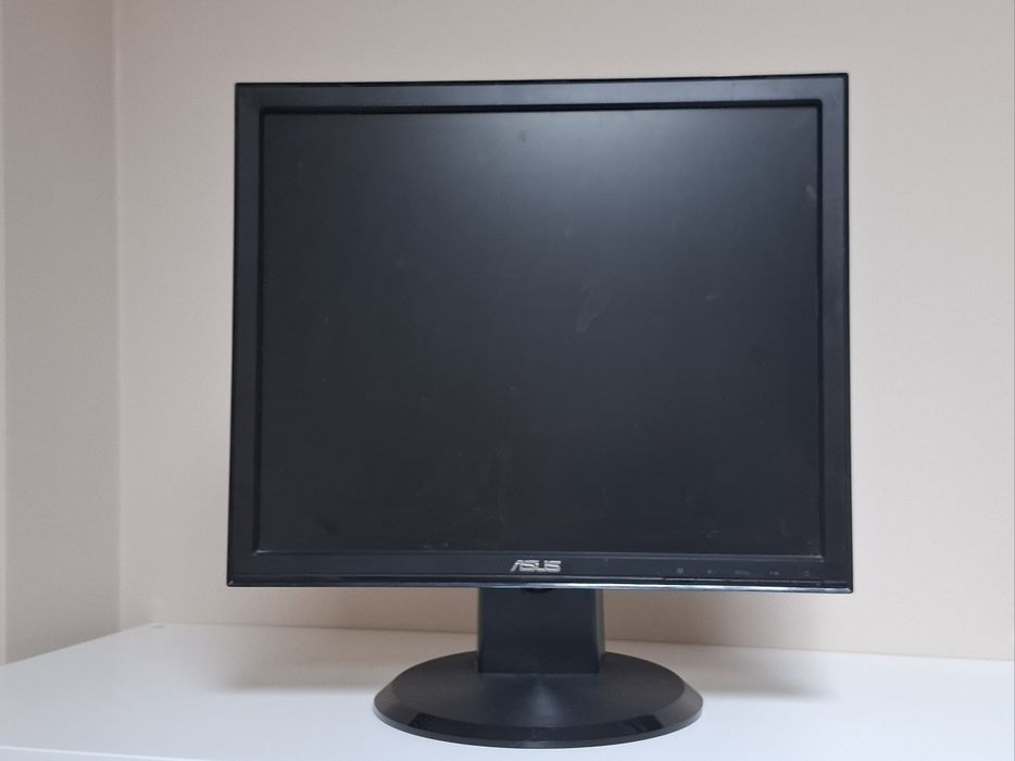 ASUS монитор 17 инча