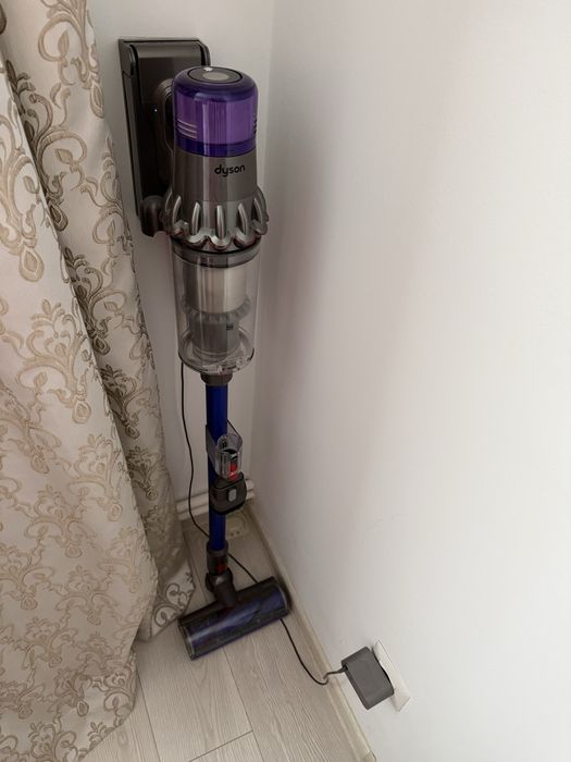 Aspirator vertical Dyson v11 advanced 0,76