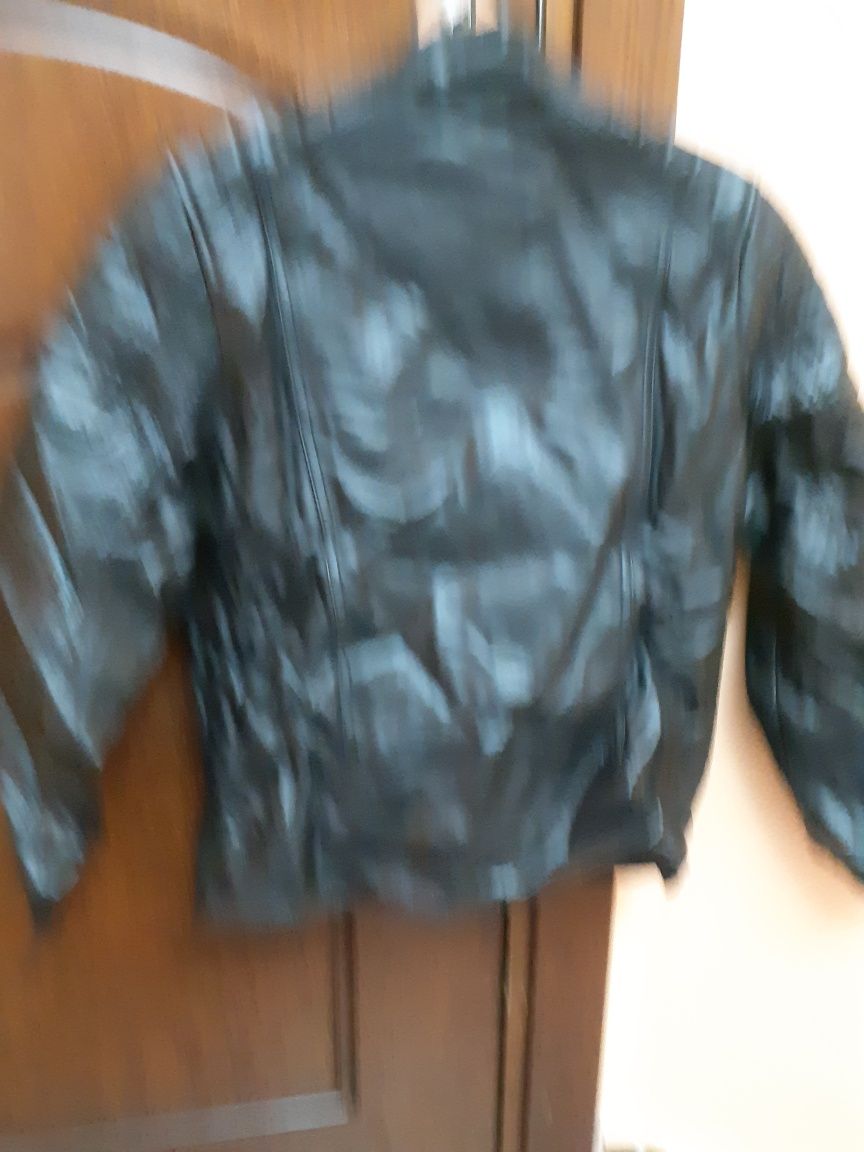 Кожено яке на Zara.