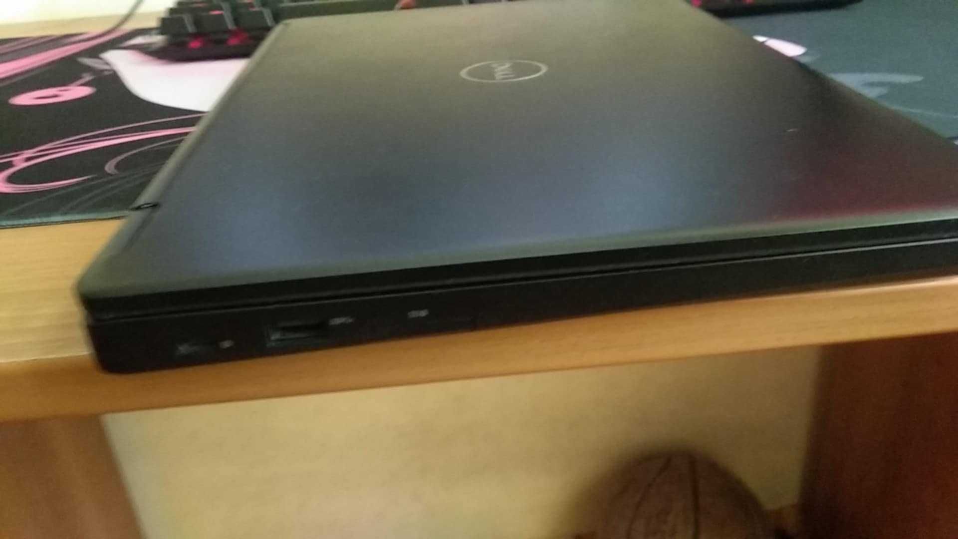Лаптоп Dell Latitude 5490