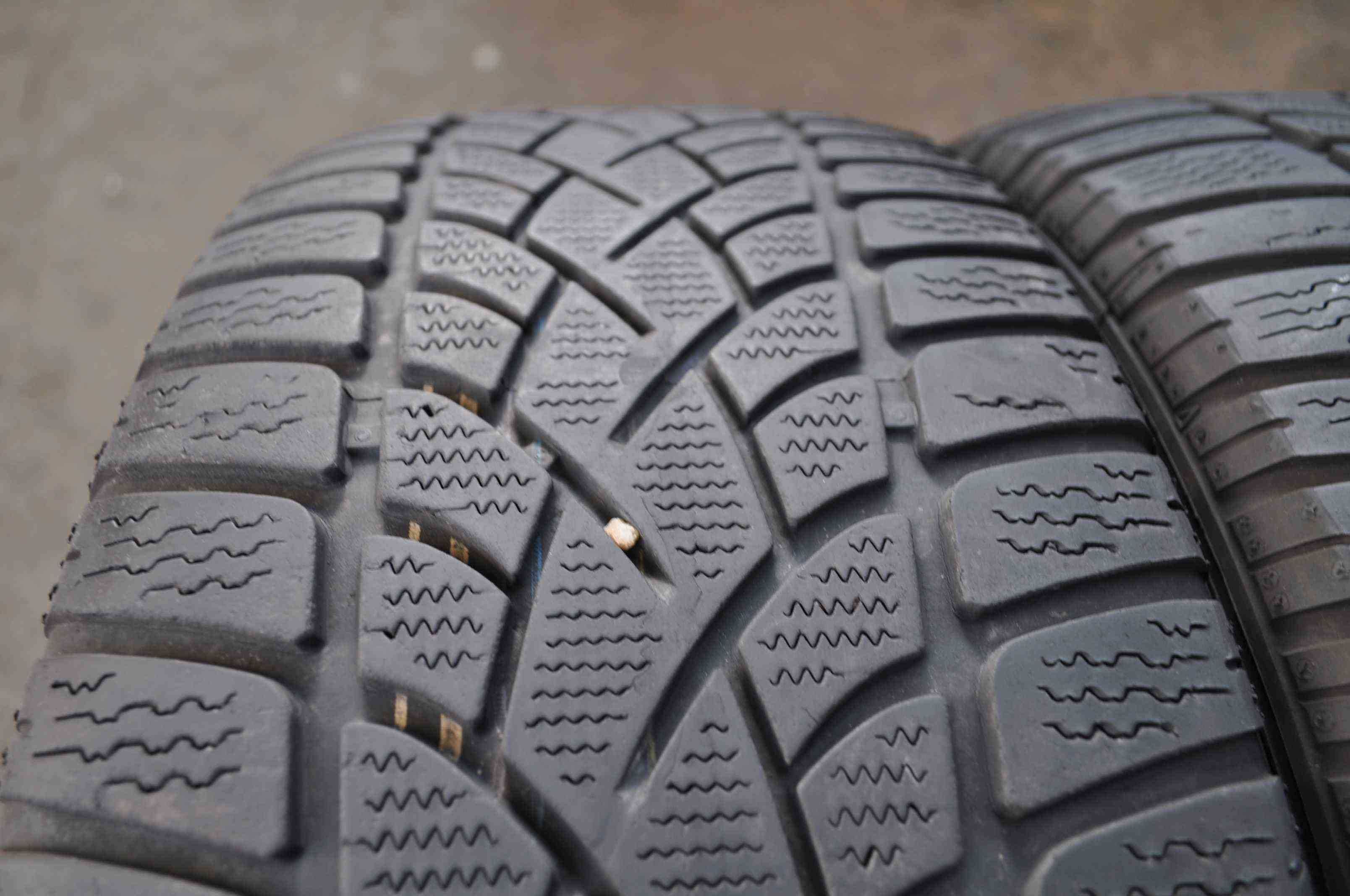 SET 2 Anvelope Iarna 235/45 R19 DUNLOP SP WINTER SPORT 3D