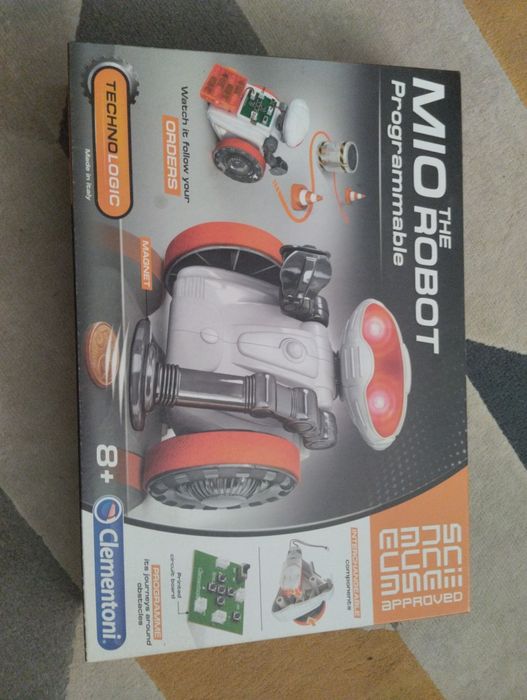 Mio The Robot - програмиращ се робот