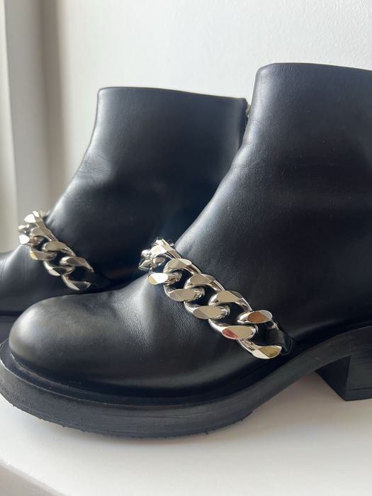 Givenchy chain боти