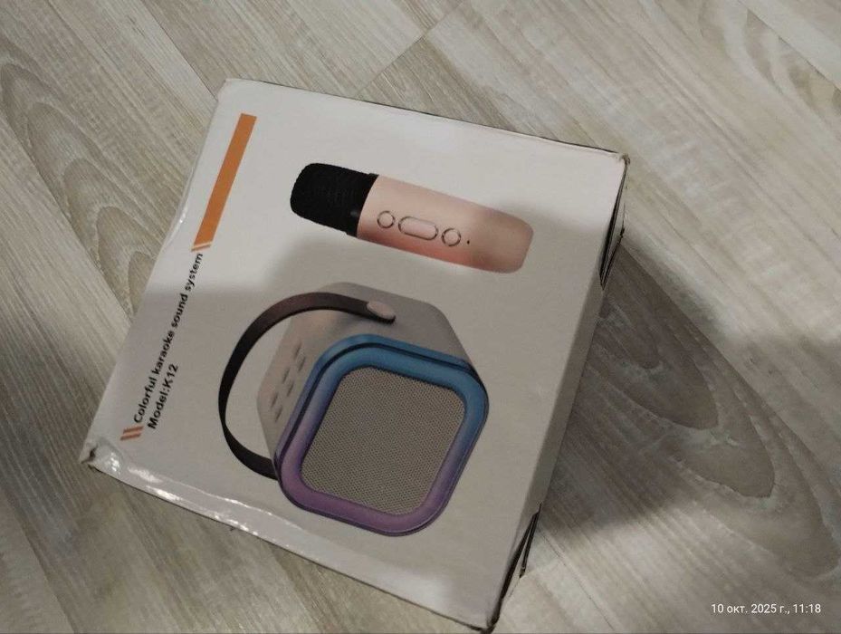 Блютус-колонка, с микрофоном для караоке.