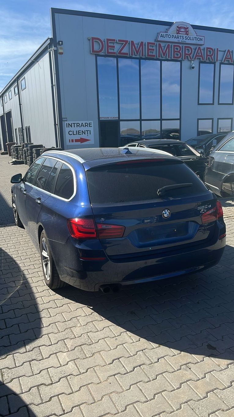 Dezmembram BMW F11 520D din 2012