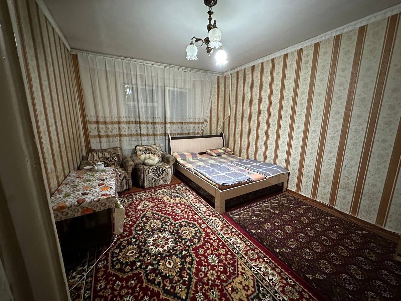 Сдается 1 комнатная квартира 
С обстановкой в горде Алмалыке