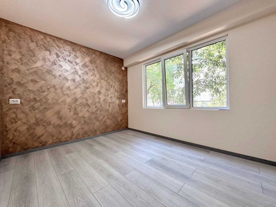 Отремонтиран двустаен апартамент