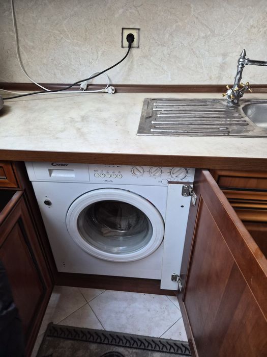 Продавам голяма кухня с уреди