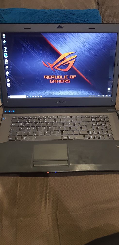 Asus Rog G73J-i7 Q720/8гб/120гб ssd+500гб/AMD 5800