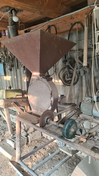Moara cereale cu motor trifazic