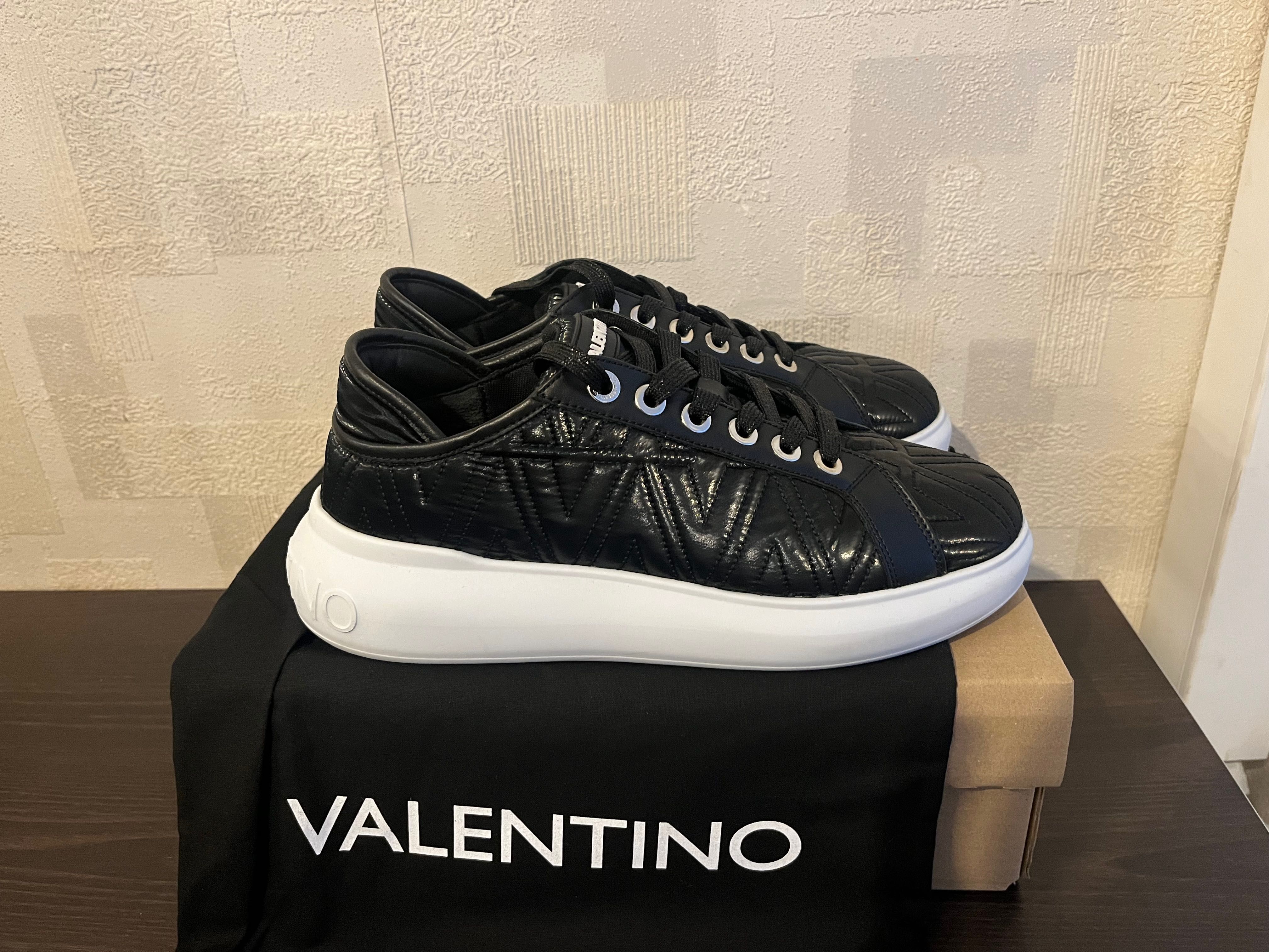 Дамски кецове VALENTINO