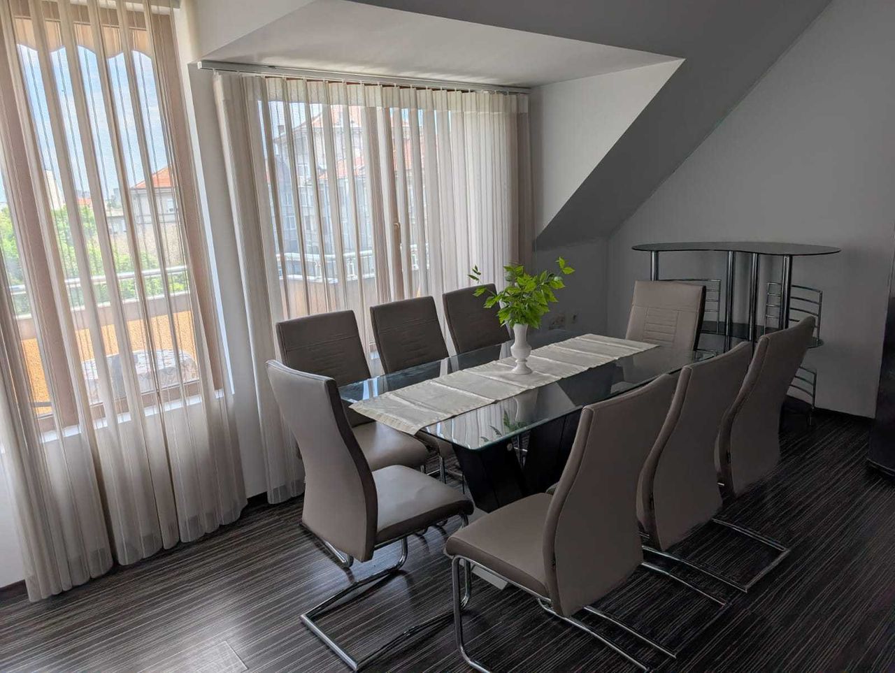 Дава се под наем Тристаен апартамент в Пловдив, Център - 90 кв.м за 612 € - Снимка #3