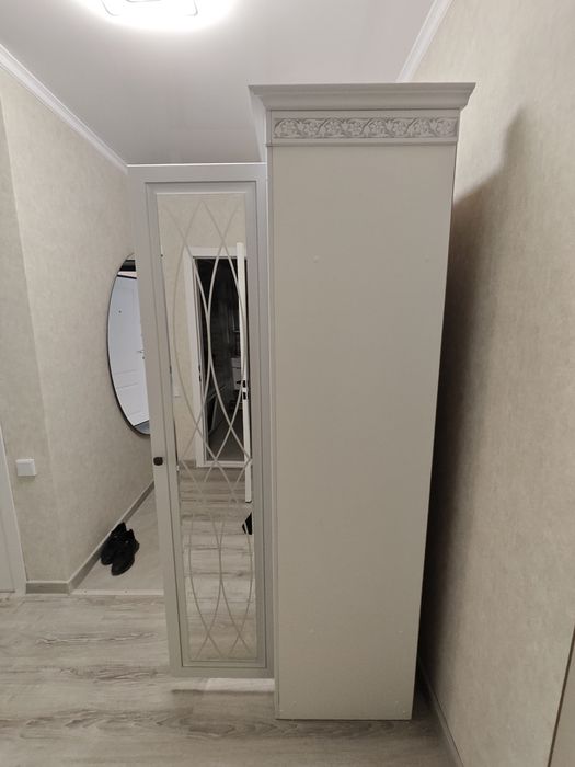Продам шкаф - прихожую новую