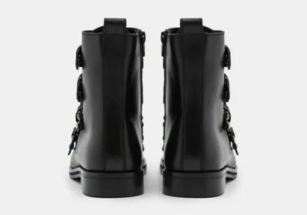 Ghete din piele, dama