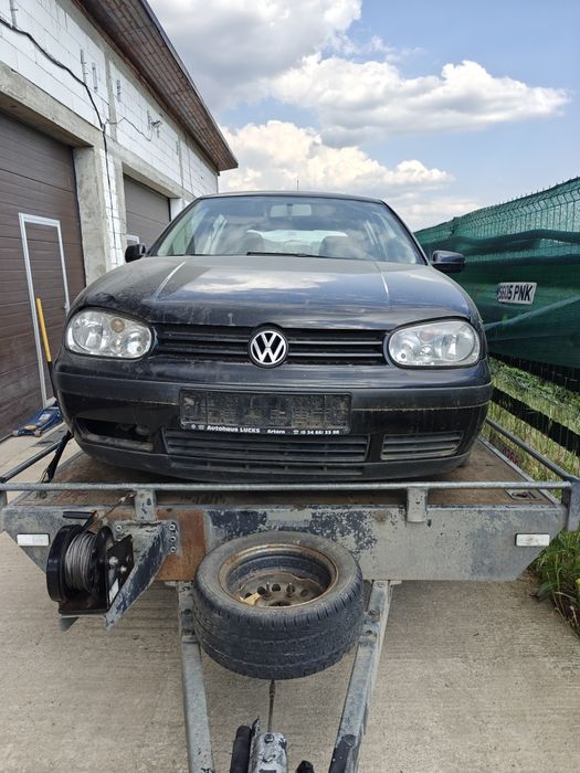 Vindem piese rezultate din dezmembrarea unui Volkswagen Golf 4