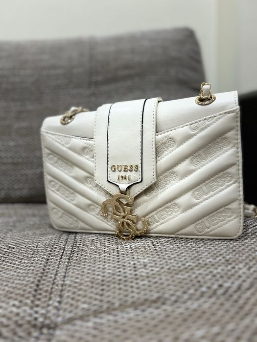 Нова дамска чанта Guess
