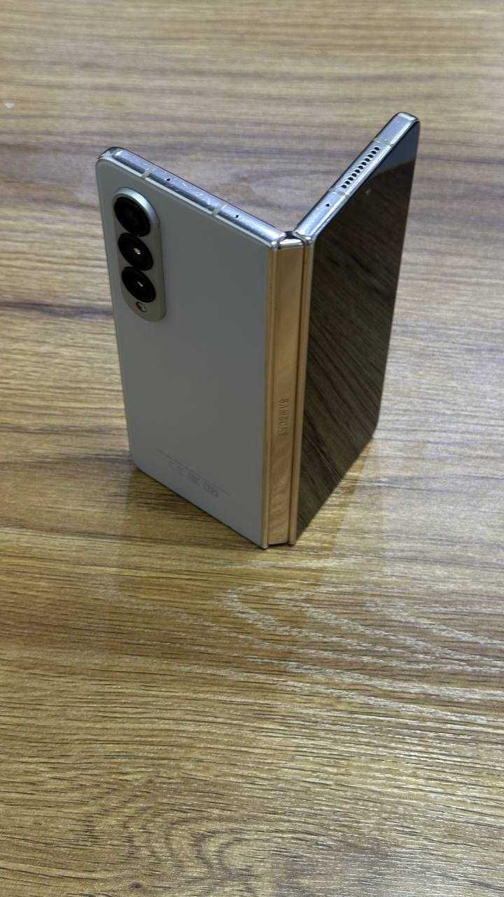 Samsung Galaxy Z Fold4