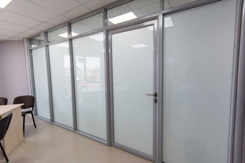 Офисные перегородки Пластиковые  перегородки Окна Дверь Витражи Тамбур