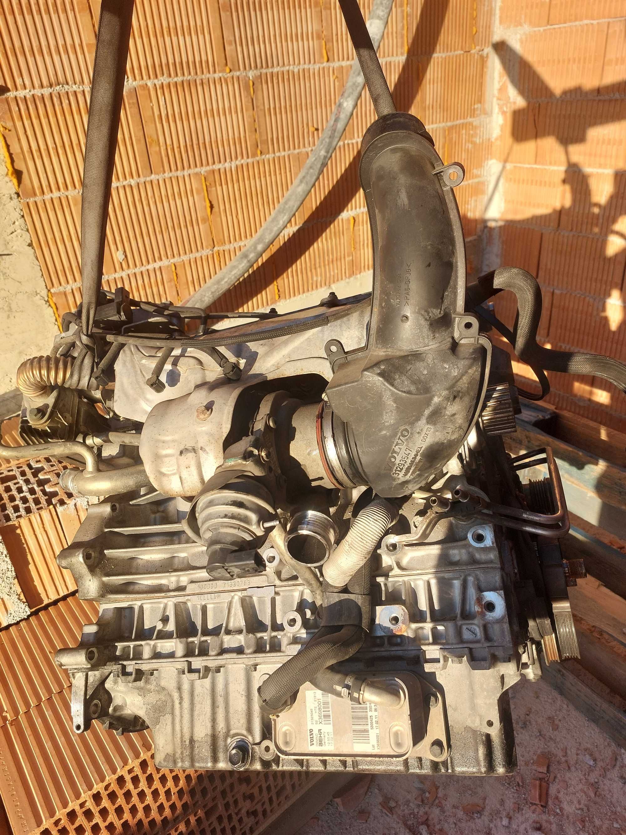 Двигател на части за Volvo 2.0diesel D3 D5204T.Щора и дясен стоп за B6
