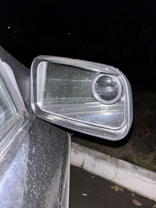 Продам боковые зеркала на машину ваз 2110,11,12 цена 5000тг общий.