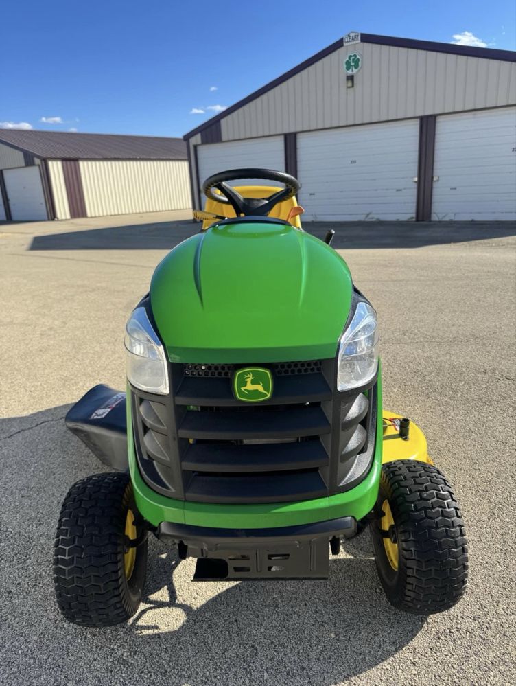 Тракторна моторна косачка John Deere D 105 Auto