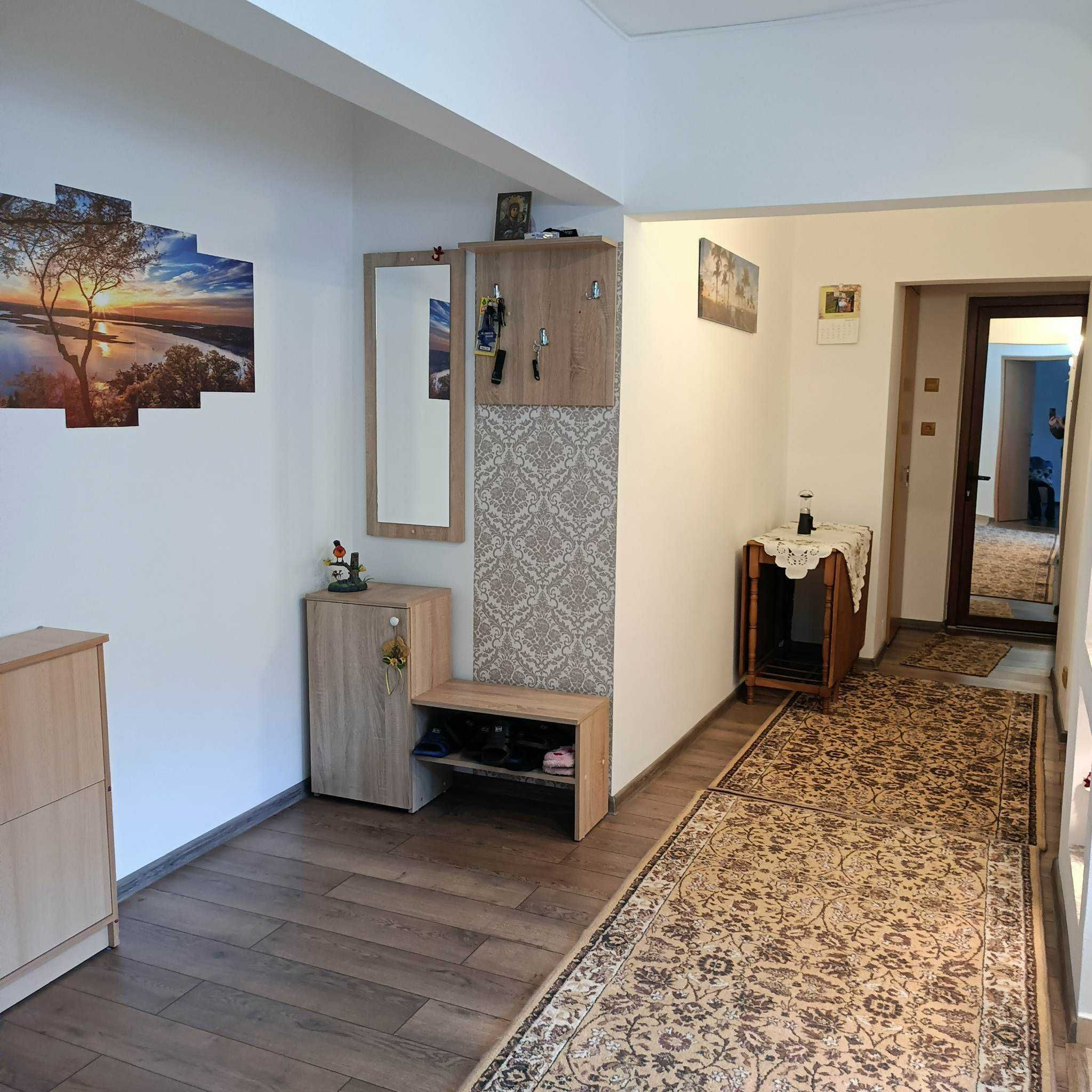 Vand apartament 3 Camere individuale in Lupeni, Hunedoara