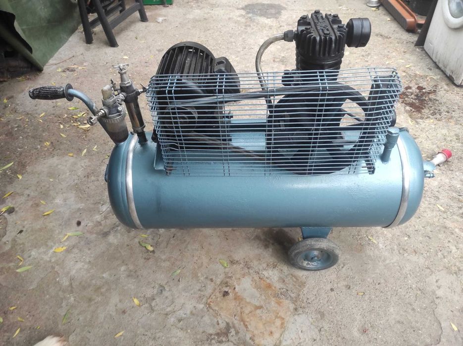 Compresor nemtesc de 100 l la 380 v ca nou