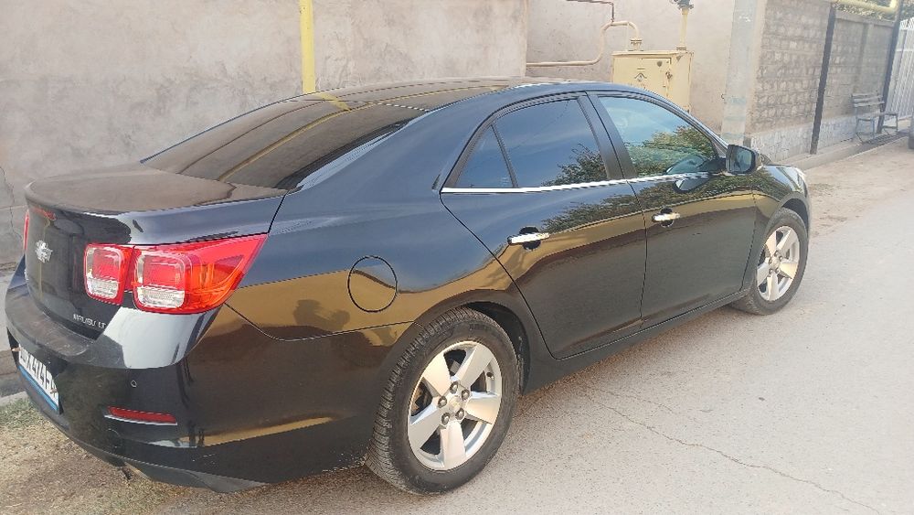 Malibu  1 butun kraska oldi banferi chap tomon burchagida bor