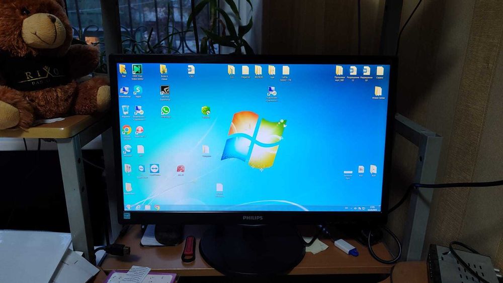 Монитор Philips 22 дюйма