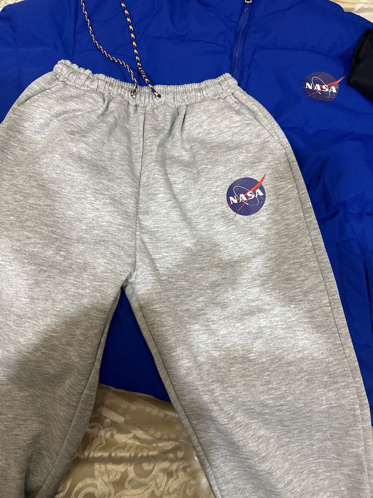 Продам куртку NASA