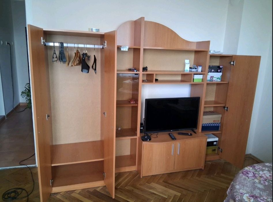 Секция за Хол/Спалня с Два Гардероба и ТВ Шкаф - 225/180/52 см