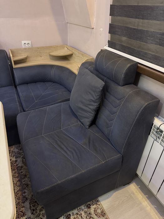 Uglavoy mebel sotiladi oshxona uchun.