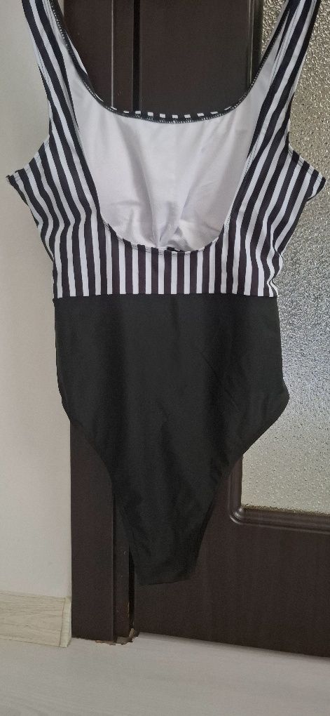 Costume de baie noi