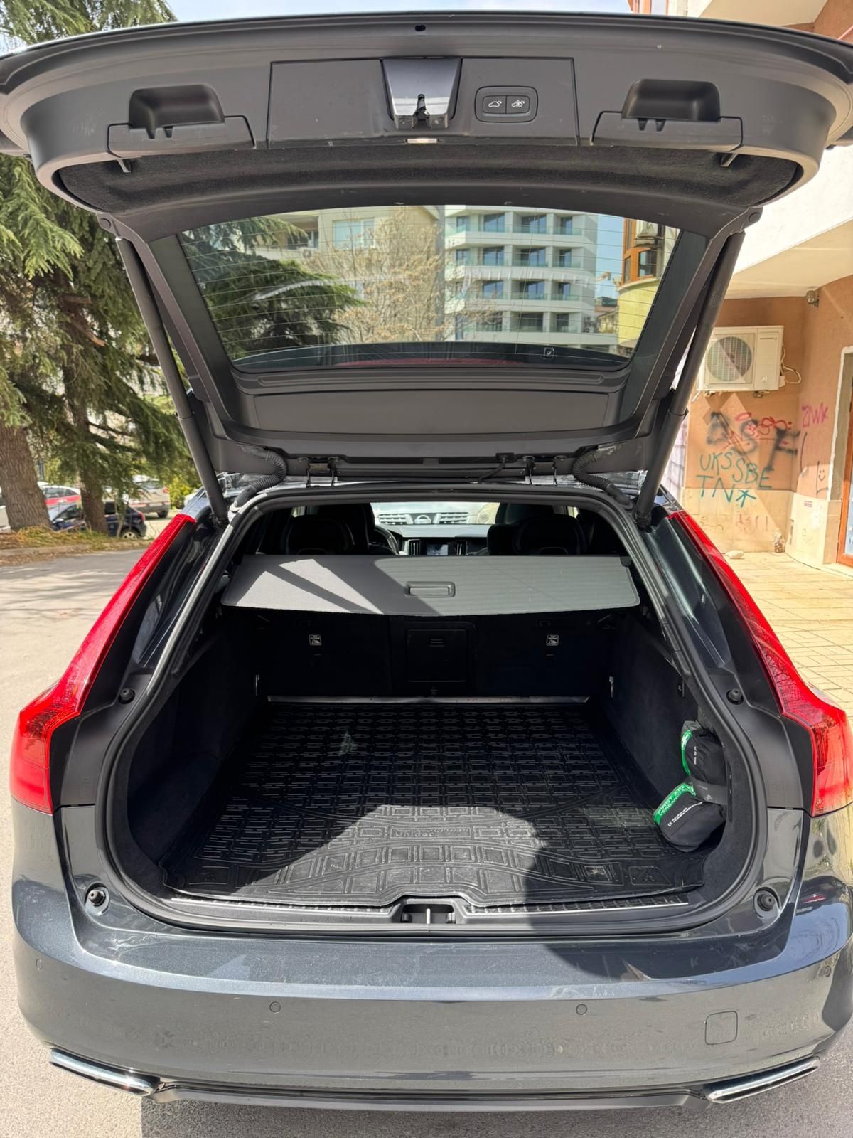 Volvo V90 D4 R-Design