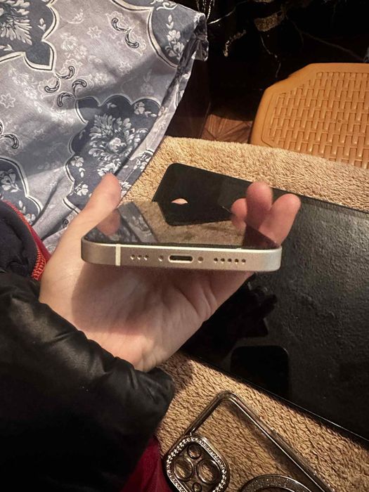 Телефон Iphone 13