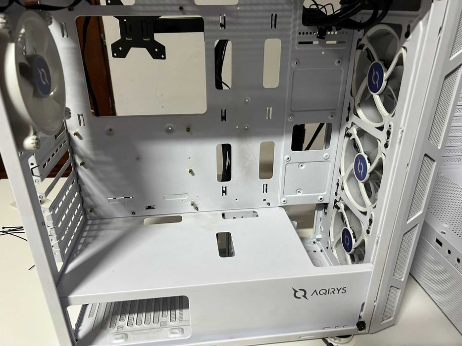 Carcasa AQIRYS Arcturus Middle Tower ARGB + Cooler AMD Wraith