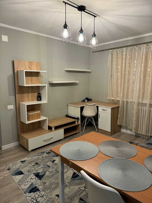 Închiriez apartament