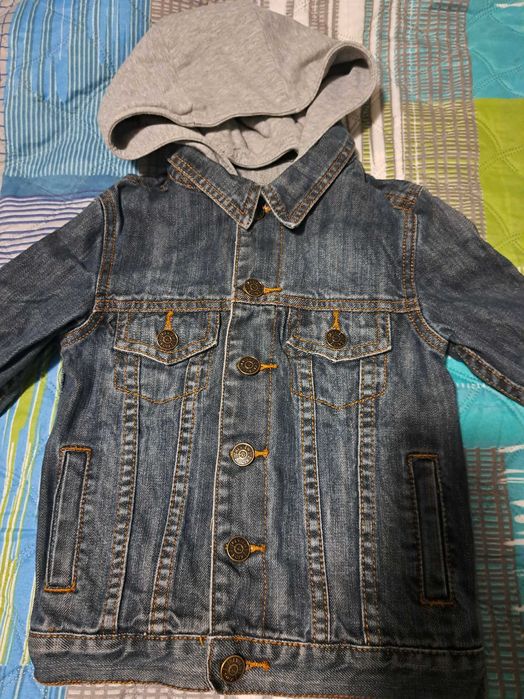 Якета и грейки на символични цени