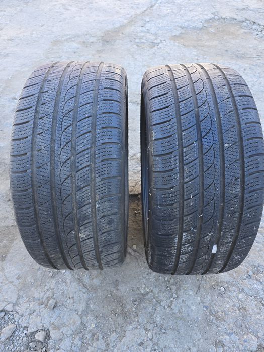 Vând 2 anvelope 275 40 R20