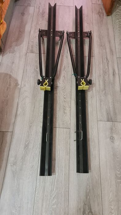 Vând suport  bicicleta .